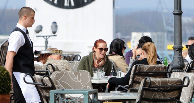 Кафићи раде дуже